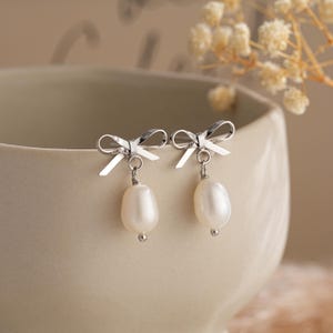 Freshwater Pearl Drop Bow Earrings,Gold Pearl Earrings,Coquette Studs,Bridal Earrings,Wedding Earrings for Brides,Bridesmaid Gift