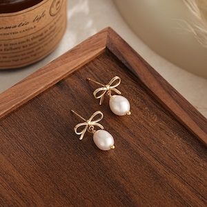 Freshwater Pearl Drop Bow Earrings,Gold Pearl Earrings,Coquette Studs,Bridal Earrings,Wedding Earrings for Brides,Bridesmaid Gift