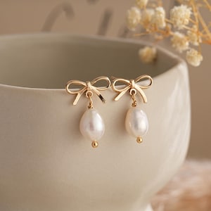 Freshwater Pearl Drop Bow Earrings,Gold Pearl Earrings,Coquette Studs,Bridal Earrings,Wedding Earrings for Brides,Bridesmaid Gift