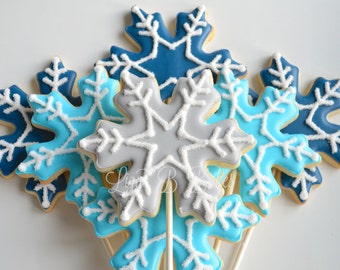 12 'Frozen' Snowflake Cookie Pops