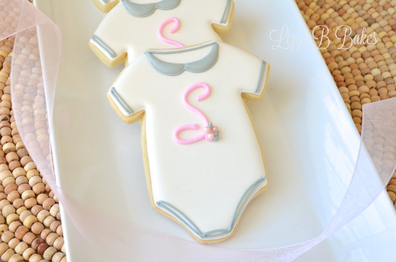 12 Sweet Baby Bodysuit Cookies image 1