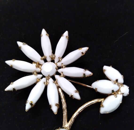 Vintage Milk Glass Daisy Brooch - image 2