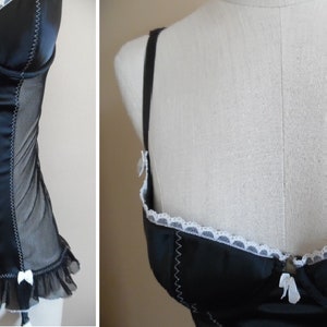 Vintage Fredericks von Hollywood Bustier mit Strumpfbändern schwarz Satin und Netz Korsett mit weißen Bögen und Spitze Trim Sexy BH zurück Bustier
