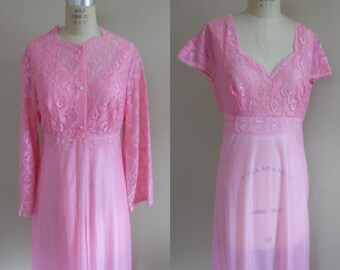 Vintage Pink Peignoir Set con encaje floral corpiño y chaqueta de manga campanilla de Graziella Semi Sheer Nylon Tricot Peignoir Set