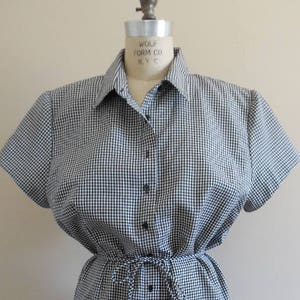 Dress Casual Vintage 1980s Black and White Gingham Linen-like Straight Shirt Dress with Short Sleeves by Sag Harbor Dress