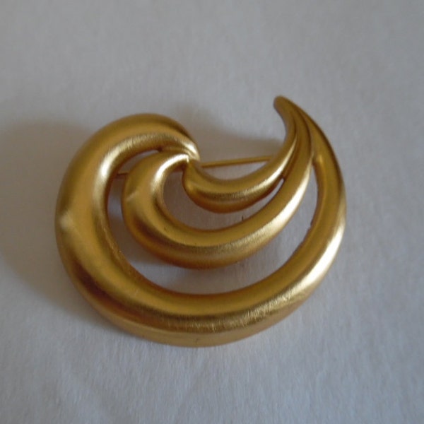 Brooch Vintage 1980s Anne Klein Matte Finish Gold Plated Paisley Buta Boteh Large Gold Toned Cashew Shaped Brooch Pin