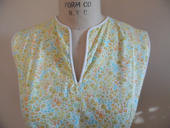 Vintage 1960s Light Weight Ditsy Floral Print Cott