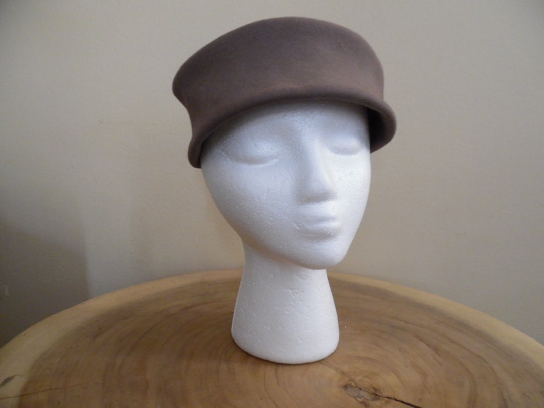 Vintage 1960s Taupe Pillbox Hat Hand Finished Genuine Fine  display picture 3