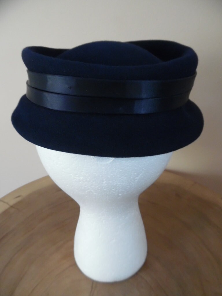 Vintage 1950s Navy Blue Fur Felt Pillbox Hat by Marshall  display picture 3