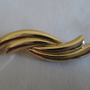 Vintage 1980s Medium-Sized Arched Double Bar Shiny Golden Brooch, Pin by Monet