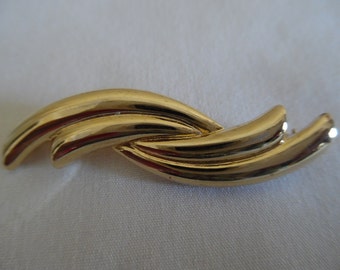 Vintage 1980s Medium-Sized Arched Double Bar Shiny Golden Brooch, Pin by Monet