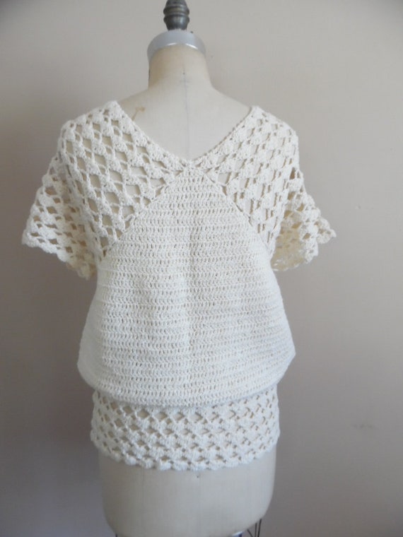 Vintage 1970s Crochet Top Cream and Gold Boho Hip… - image 9