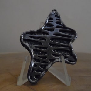 Vintage 1970s Coro Großer Abstrakter, Freier Form 3-D Antik Silber Metall Anhänger