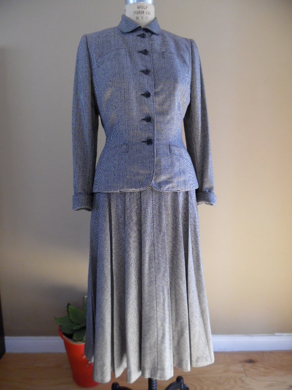 Vintage 1940s or 1950s Wool Suit Tailored Wool Ho… - image 2