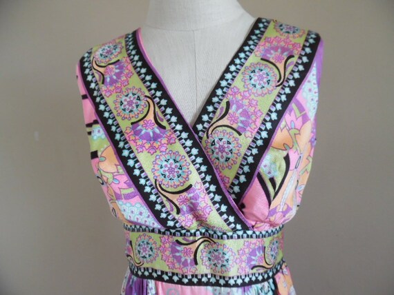 Vintage 1960s Pink Psychedelic Paisley Border Prin