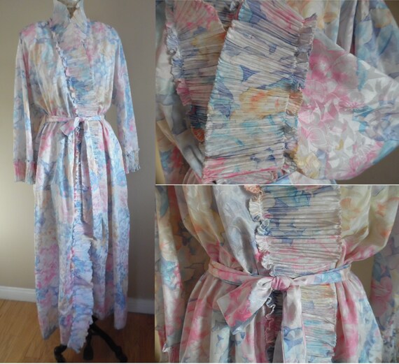 Vintage 1980s Mary McFadden Robe; White, Pink and