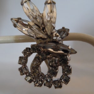 Vintage 1960s Albert Weiss Clear Rhinestone Clip On Earrings