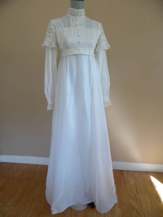 Vintage Mid 1970s Ilgwu Made Off White Lace Trimmed Romantic Etsy