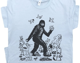 Camiseta Bigfoot, camiseta Bigfoot Mapache, camisetas de críptidos para mujeres y hombres, camiseta gráfica divertida de Sasquatch, criptozoología, camiseta Yeti extraña e inusual