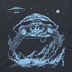 ウミガメシャツ、宇宙亀Tシャツ、女性用、男性用、UFOグラフィックTシャツ、亀シャツ、レトロ宇宙テーマTシャツ、かわいいテラピンステーション