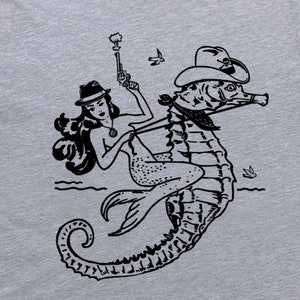 ヴィンテージ マーメイド Tシャツ かわいいカウガールシャツ レディース メンズ クール ロデオ 面白いグラフィック レトロ ウエスタン 南西部 テーマ Tシャツ ユニークな Tシャツ
