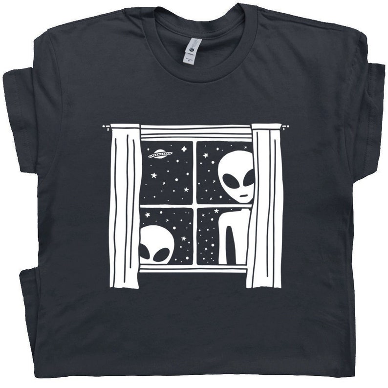 alien in window t shirt cool ufo t shirt