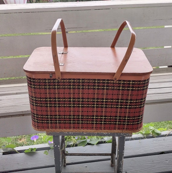 1950s Plaid REDMON Picnic Basket. Large Wooden Basket… Gem
