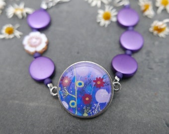 Purple Bracelet with Floral Art Pendant, Glass Beads, Beaded Jewellery, Handmade Jewelry with Flower Pattern, Meadow Artwork
