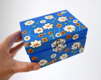 Blue Jewelry Gift Box, Floral Decorative Storage Container, Meadow Wildflowers Painting, Acrylic Artwork Decorative, White Daisy Naive Art