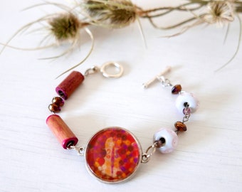 Dusty Pink Bracelet with Floral Art Pendant, Glass and Wooden Beads, Music Themed Jewellery, Handmade Jewelry with Violin Print