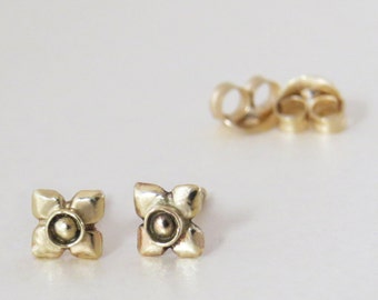 14k Gold Earrings, Gold Stud Earrings, Flower Stud Earrings, Solid Gold Earrings, Dainty Gold Earrings, Gold Flower Studs, Gift for Women