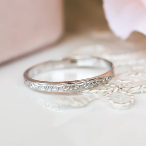 Thin Floral Wedding Band, Flower Wedding Band, Women Wedding Ring, 14k Stacking Ring, Floral Gold Ring, Delicate Wedding Band, 14k Gold Ring