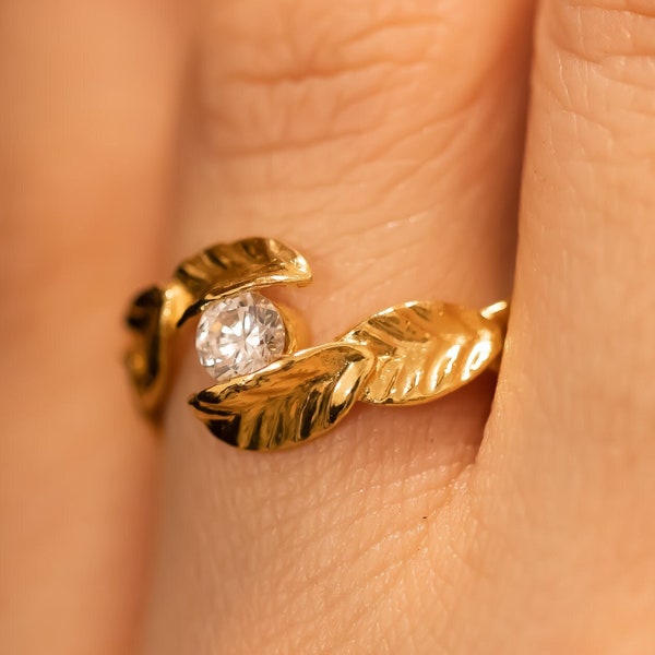 Leaf Engagement Ring, Nature Inspired Engagement Ring, Leaf Diamond Ring in 14k Gold, Solitaire Ring, Unique Diamond Ring, Leaves Gold Ring.