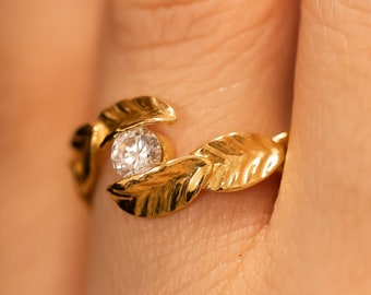 Leaf Engagement Ring, Nature Inspired Engagement Ring, Leaf Diamond Ring in 14k Gold, Solitaire Ring, Unique Diamond Ring, Leaves Gold Ring.