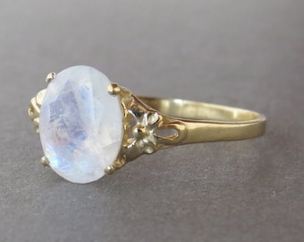 Oval Moonstone Ring, Moonstone Gold Ring, Gold Moonstone Ring, Oval Engagement Ring, Vintage Style Engagement Ring, Gemstone Gold Ring