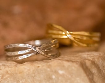Gold Infinity Ring, 14K Gold Wedding Band, Gold Wedding Ring, Women Infinity Band, Hammered Wire Gold Ring, White Yellow or Rose Gold Ring