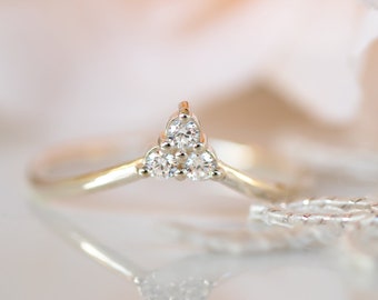 Diamond V Ring, V shape Wedding Band, Chevron Ring, Delicate Diamond Cevron Wedding Band, Cluster ring, Nesting Band, Stacking Diamond Ring