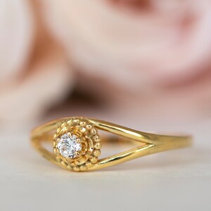 Vintage Diamond Engagement Ring, Diamond Gold Ring, Unique Diamond Engagement Ring, Vintage Engagement Ring, Small Diamond, Solitaire Ring