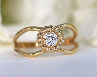 Diamond Gold Ring, Diamond Engagement Ring, Unique Diamond Ring, 14k Gold Diamond Ring, Solitaire Ring, Split Shank Ring, Round Diamond Ring