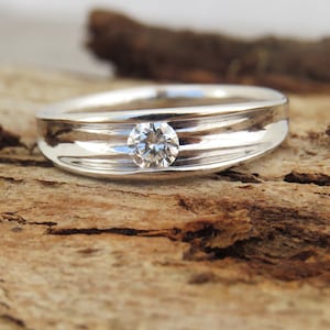 Diamond Engagement Ring, Unique Engagement Ring, 0.20 Diamond Ring, Solitaire Engagement Ring, Diamond Gold Ring, 14K Diamond Solitaire Ring
