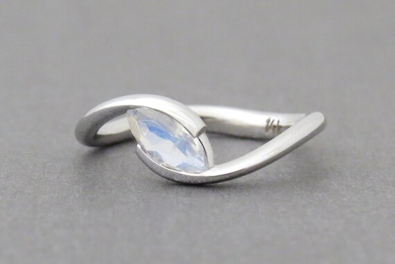 Moonstone Engagement Ring, Moonstone Engagement Ring, Moonstone Gold Ring, Marquise Engagement Ring, 14k Gold Rainbow Moon Stone Ring.