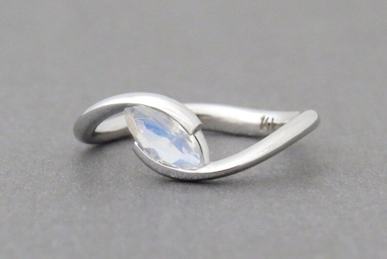 Maansteen verlovingsring, maansteen verlovingsring, maansteen gouden ring, marquise verlovingsring, 14k gouden regenboog maansteen ring. afbeelding 1