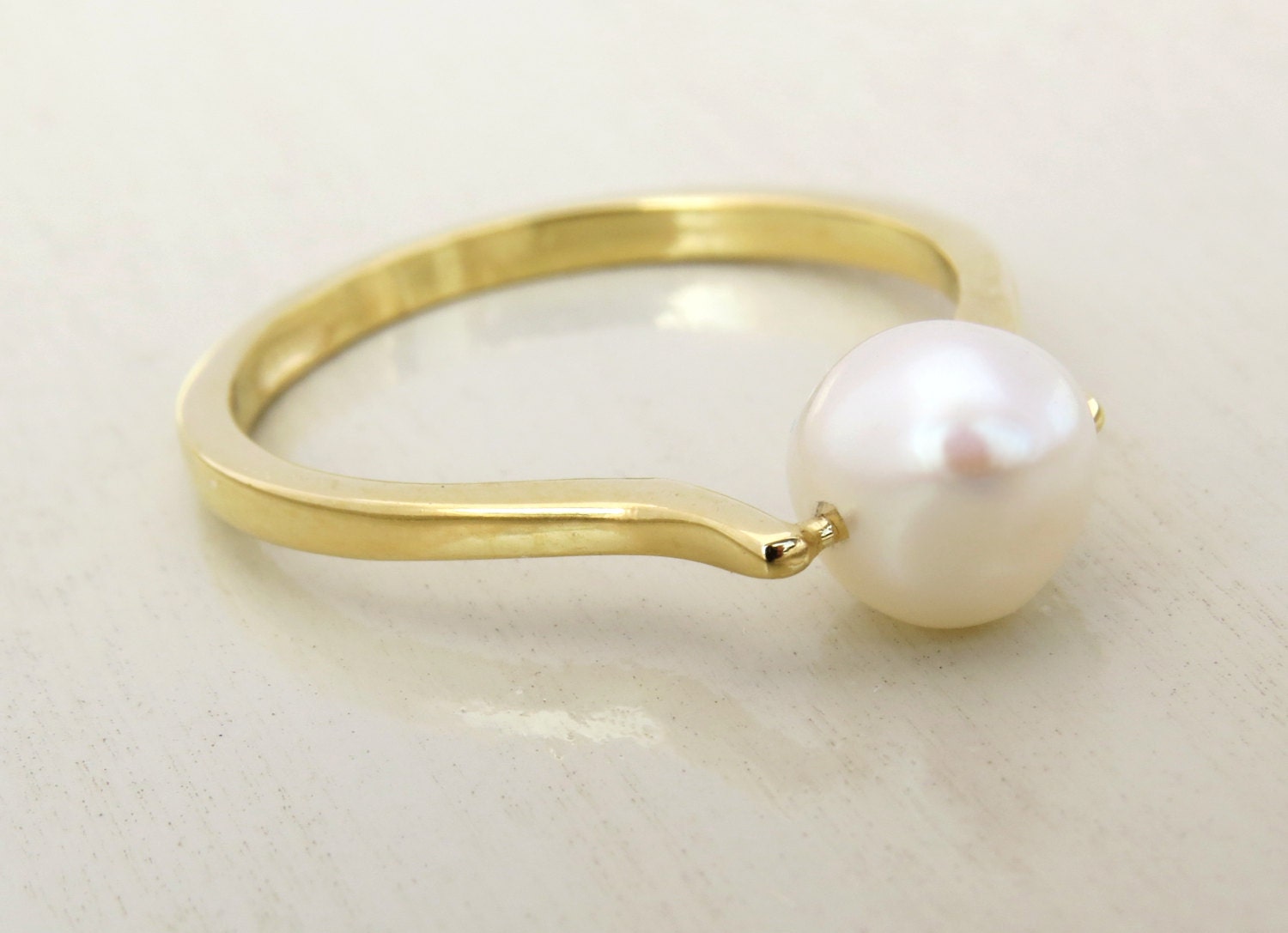 Exclusive Pearl And Gold Luxury Ring