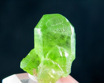 14.56 Grams 100 /% Natural Green Peridot Crystal Mineral Specimen From Kohistan Pakistan.