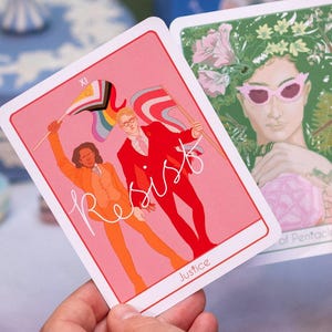 Tarot des Hiérophanies - un jeu de tarot de 81 cartes queer inclus *- artiste trans -*- carte des amoureux polyamoureux -*- LGBTQIA+ -*- *PAS d'IA ! *