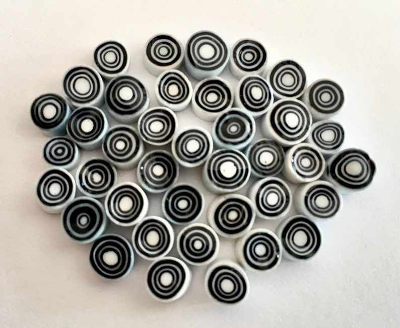 Millefiori Murrano WhiteBlack opaque circle