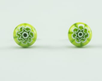 Borchie di Millefiori di calce con il fiore. Argento 925. Regalo fatto a mano di vetro fuso.