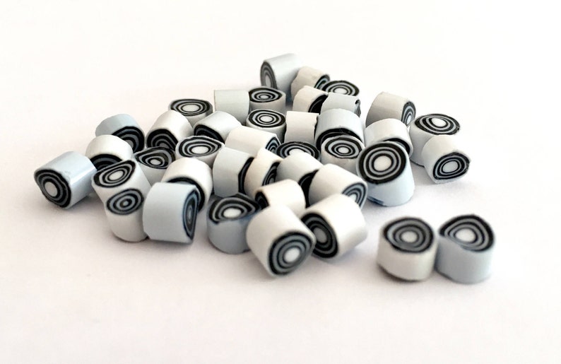 Millefiori Murrano WhiteBlack opaque circle