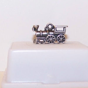 LOCOMOTIVE TRAIN  ENGINE  Charm -- Vintage 3 D Marked Sterling