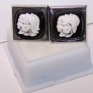 Cuff Links -- Hickok --Double Cameo Roman  Soldiers --Silver tone -- Vintage 1950s